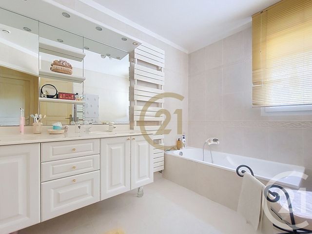 maison à vendre - 6 pièces - 206.38 m2 - LES ARCS - 83 - PROVENCE-ALPES-COTE-D-AZUR - Century 21 Haussmann Immobilier