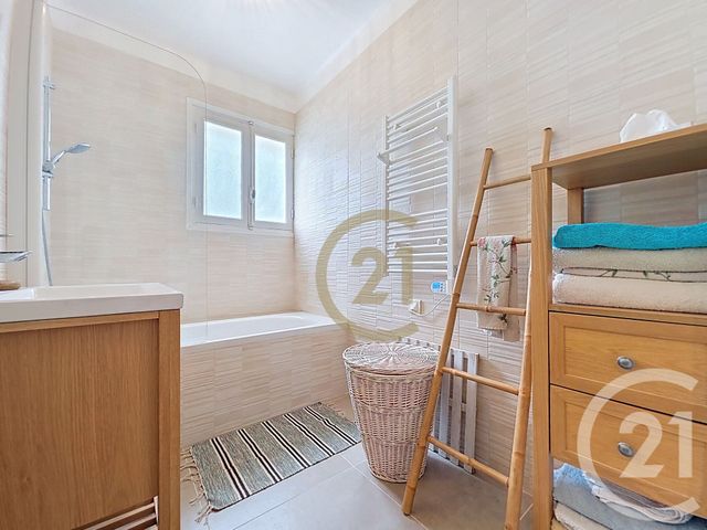 maison à vendre - 4 pièces - 131.1 m2 - DRAGUIGNAN - 83 - PROVENCE-ALPES-COTE-D-AZUR - Century 21 Haussmann Immobilier