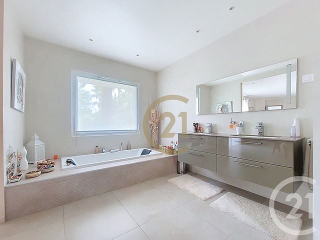 maison à vendre - 7 pièces - 299.63 m2 - DRAGUIGNAN - 83 - PROVENCE-ALPES-COTE-D-AZUR - Century 21 Haussmann Immobilier