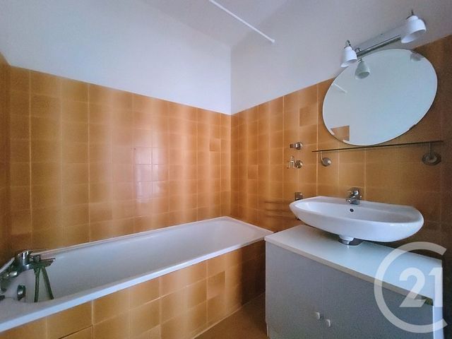 Appartement F2 à vendre - 2 pièces - 45.8 m2 - DRAGUIGNAN - 83 - PROVENCE-ALPES-COTE-D-AZUR - Century 21 Haussmann Immobilier