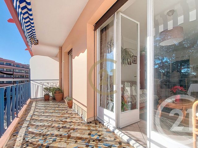 Appartement T3 à vendre - 3 pièces - 70.36 m2 - DRAGUIGNAN - 83 - PROVENCE-ALPES-COTE-D-AZUR - Century 21 Haussmann Immobilier