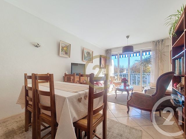 Appartement T3 à vendre - 3 pièces - 70.36 m2 - DRAGUIGNAN - 83 - PROVENCE-ALPES-COTE-D-AZUR - Century 21 Haussmann Immobilier