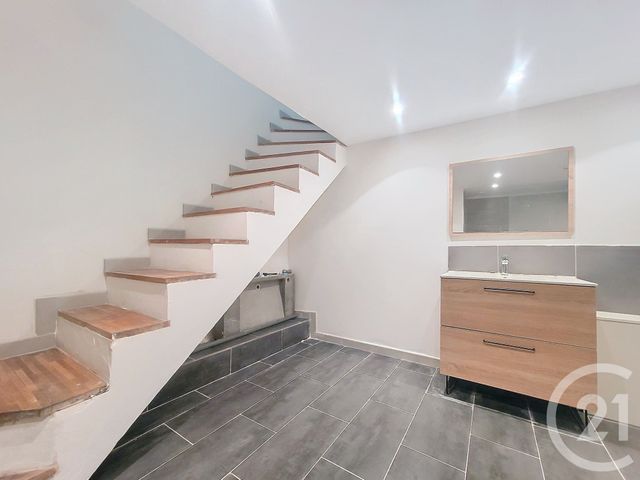 Appartement Studio à louer - 2 pièces - 36.85 m2 - DRAGUIGNAN - 83 - PROVENCE-ALPES-COTE-D-AZUR - Century 21 Haussmann Immobilier