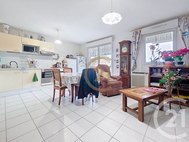 Appartement F3 à vendre - 3 pièces - 63.56 m2 - LE LUC - 83 - PROVENCE-ALPES-COTE-D-AZUR - Century 21 Haussmann Immobilier