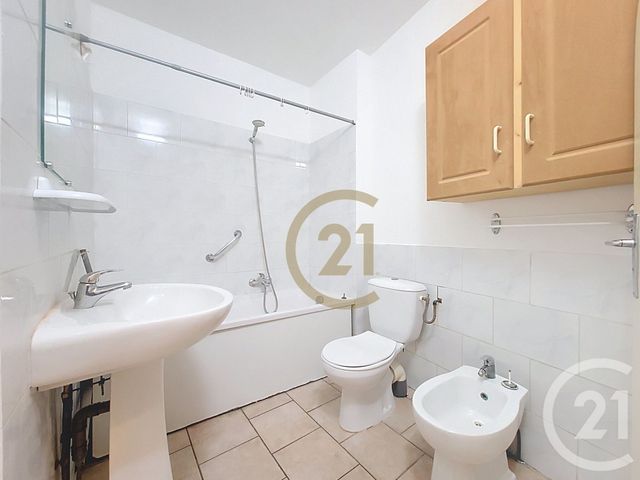 Appartement F1 à louer - 1 pièce - 33.26 m2 - DRAGUIGNAN - 83 - PROVENCE-ALPES-COTE-D-AZUR - Century 21 Haussmann Immobilier