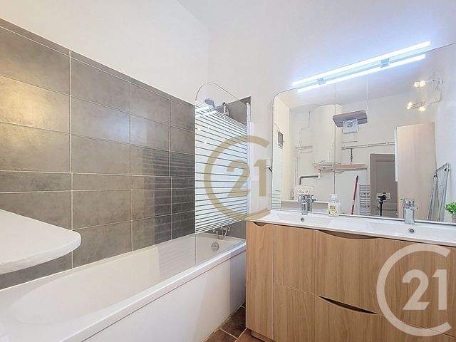 Appartement F1 bis à louer - 2 pièces - 37.2 m2 - FLAYOSC - 83 - PROVENCE-ALPES-COTE-D-AZUR - Century 21 Haussmann Immobilier