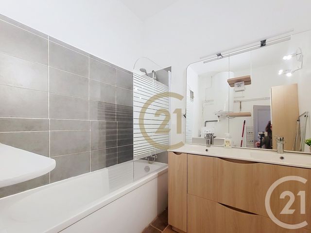 Appartement F1 bis à louer - 2 pièces - 37.2 m2 - FLAYOSC - 83 - PROVENCE-ALPES-COTE-D-AZUR - Century 21 Haussmann Immobilier