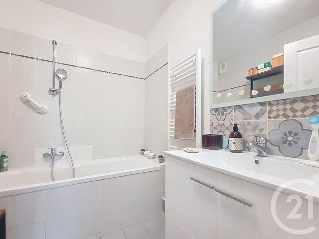 Appartement F4 à vendre - 4 pièces - 81.1 m2 - DRAGUIGNAN - 83 - PROVENCE-ALPES-COTE-D-AZUR - Century 21 Haussmann Immobilier