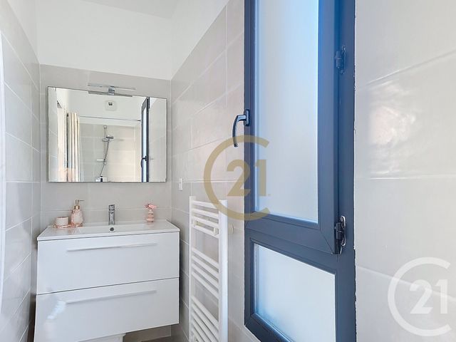 Appartement F3 à louer - 3 pièces - 71.69 m2 - ST RAPHAEL - 83 - PROVENCE-ALPES-COTE-D-AZUR - Century 21 Haussmann Immobilier