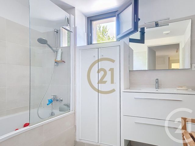 Appartement F3 à louer - 3 pièces - 71.69 m2 - ST RAPHAEL - 83 - PROVENCE-ALPES-COTE-D-AZUR - Century 21 Haussmann Immobilier