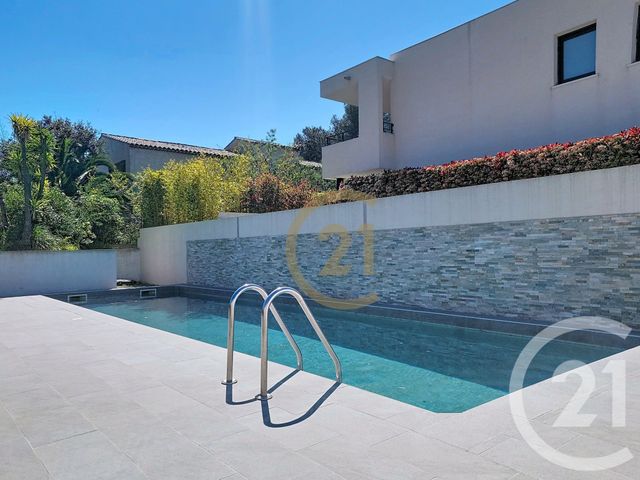 Appartement F3 à louer - 3 pièces - 71.69 m2 - ST RAPHAEL - 83 - PROVENCE-ALPES-COTE-D-AZUR - Century 21 Haussmann Immobilier