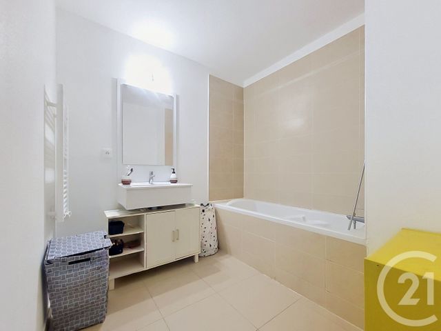 Appartement T3 à vendre - 3 pièces - 57.4 m2 - DRAGUIGNAN - 83 - PROVENCE-ALPES-COTE-D-AZUR - Century 21 Haussmann Immobilier