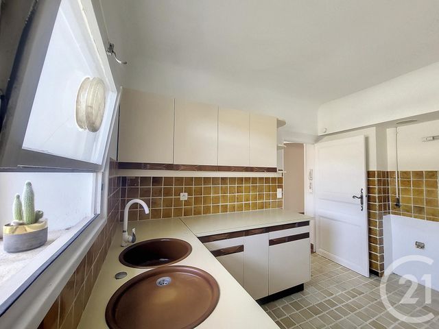 Appartement F3 à louer - 3 pièces - 77.0 m2 - DRAGUIGNAN - 83 - PROVENCE-ALPES-COTE-D-AZUR - Century 21 Haussmann Immobilier