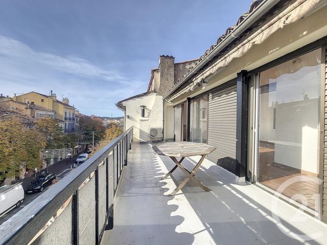 Appartement F3 à louer - 3 pièces - 77.0 m2 - DRAGUIGNAN - 83 - PROVENCE-ALPES-COTE-D-AZUR - Century 21 Haussmann Immobilier