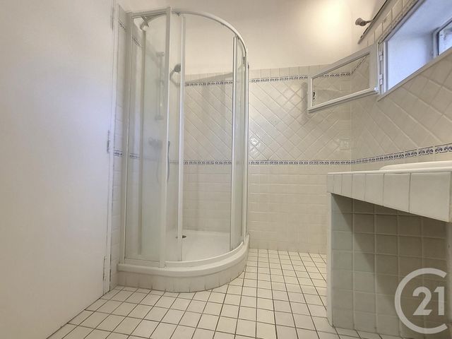 Appartement F3 à louer - 3 pièces - 77.0 m2 - DRAGUIGNAN - 83 - PROVENCE-ALPES-COTE-D-AZUR - Century 21 Haussmann Immobilier
