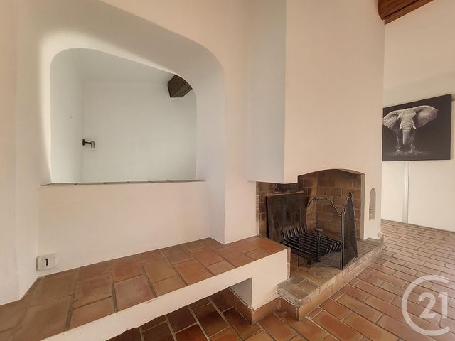 Appartement F3 à louer - 3 pièces - 77.0 m2 - DRAGUIGNAN - 83 - PROVENCE-ALPES-COTE-D-AZUR - Century 21 Haussmann Immobilier