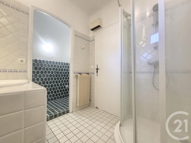 Appartement F3 à louer - 3 pièces - 77.0 m2 - DRAGUIGNAN - 83 - PROVENCE-ALPES-COTE-D-AZUR - Century 21 Haussmann Immobilier