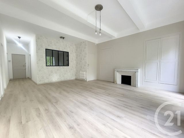 Appartement F3 à louer - 3 pièces - 76.0 m2 - DRAGUIGNAN - 83 - PROVENCE-ALPES-COTE-D-AZUR - Century 21 Haussmann Immobilier