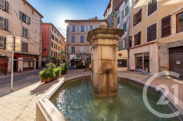 Appartement F3 à louer - 3 pièces - 60.0 m2 - DRAGUIGNAN - 83 - PROVENCE-ALPES-COTE-D-AZUR - Century 21 Haussmann Immobilier
