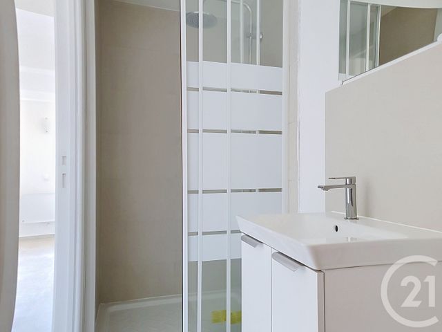 Appartement F1 bis à louer - 2 pièces - 25.97 m2 - DRAGUIGNAN - 83 - PROVENCE-ALPES-COTE-D-AZUR - Century 21 Haussmann Immobilier