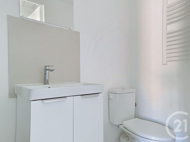 Appartement F1 bis à louer - 2 pièces - 25.97 m2 - DRAGUIGNAN - 83 - PROVENCE-ALPES-COTE-D-AZUR - Century 21 Haussmann Immobilier