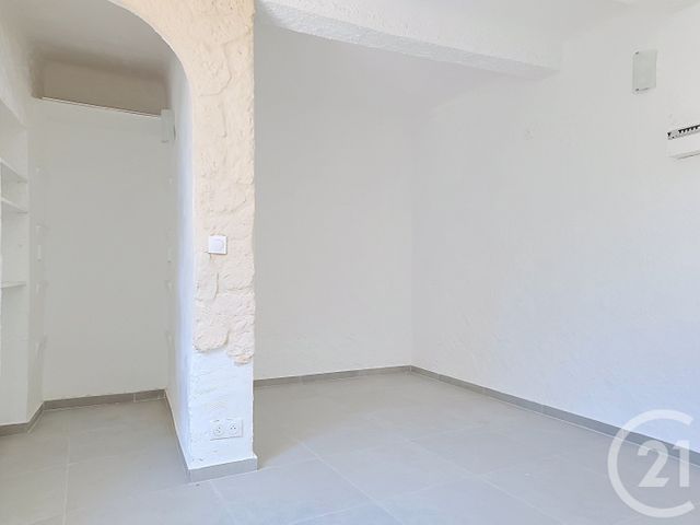 Appartement F1 à louer - 1 pièce - 17.07 m2 - DRAGUIGNAN - 83 - PROVENCE-ALPES-COTE-D-AZUR - Century 21 Haussmann Immobilier