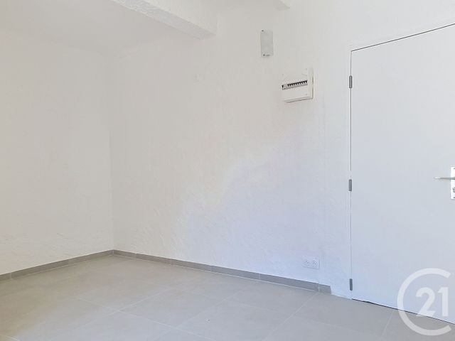 Appartement F1 à louer - 1 pièce - 17.07 m2 - DRAGUIGNAN - 83 - PROVENCE-ALPES-COTE-D-AZUR - Century 21 Haussmann Immobilier