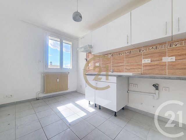 Appartement F4 à louer - 3 pièces - 72.09 m2 - DRAGUIGNAN - 83 - PROVENCE-ALPES-COTE-D-AZUR - Century 21 Haussmann Immobilier