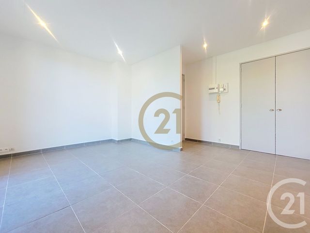 Appartement F1 à louer - 1 pièce - 31.75 m2 - DRAGUIGNAN - 83 - PROVENCE-ALPES-COTE-D-AZUR - Century 21 Haussmann Immobilier