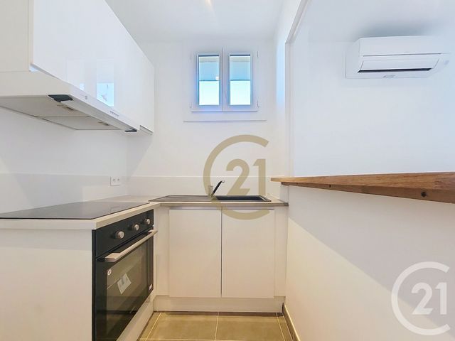 Appartement F1 à louer - 1 pièce - 31.75 m2 - DRAGUIGNAN - 83 - PROVENCE-ALPES-COTE-D-AZUR - Century 21 Haussmann Immobilier