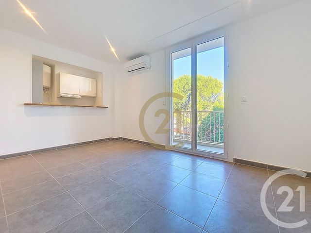 Appartement F1 à louer - 1 pièce - 31.75 m2 - DRAGUIGNAN - 83 - PROVENCE-ALPES-COTE-D-AZUR - Century 21 Haussmann Immobilier