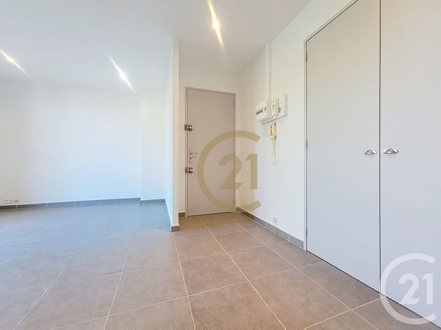 Appartement F1 à louer - 1 pièce - 31.75 m2 - DRAGUIGNAN - 83 - PROVENCE-ALPES-COTE-D-AZUR - Century 21 Haussmann Immobilier