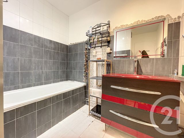 Appartement F4 à louer - 4 pièces - 72.85 m2 - DRAGUIGNAN - 83 - PROVENCE-ALPES-COTE-D-AZUR - Century 21 Haussmann Immobilier