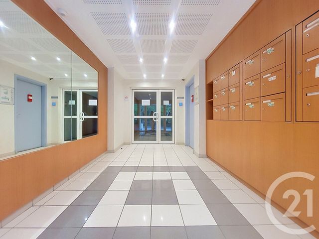 Appartement F2 à vendre - 2 pièces - 36.02 m2 - DRAGUIGNAN - 83 - PROVENCE-ALPES-COTE-D-AZUR - Century 21 Haussmann Immobilier