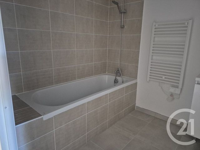 Appartement F3 à louer - 3 pièces - 65.5 m2 - FREJUS - 83 - PROVENCE-ALPES-COTE-D-AZUR - Century 21 Haussmann Immobilier