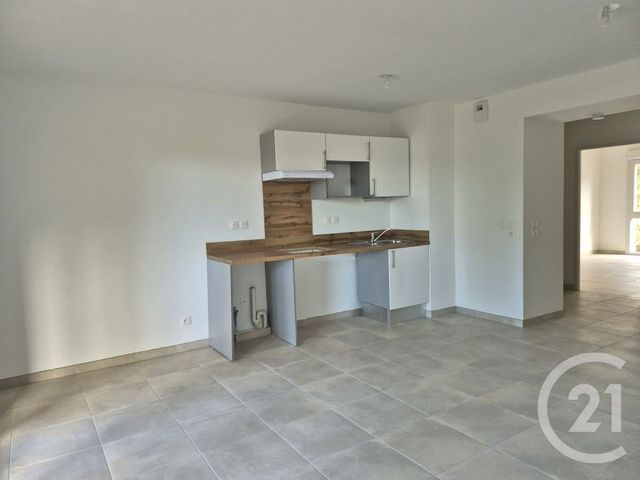 Appartement F3 à louer - 3 pièces - 65.5 m2 - FREJUS - 83 - PROVENCE-ALPES-COTE-D-AZUR - Century 21 Haussmann Immobilier