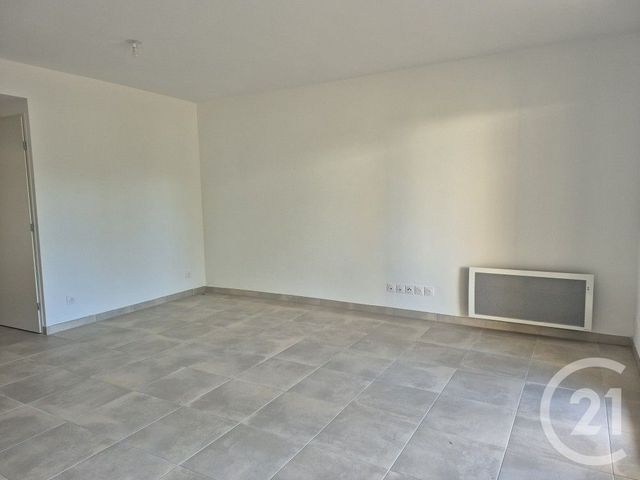 Appartement F3 à louer - 3 pièces - 65.5 m2 - FREJUS - 83 - PROVENCE-ALPES-COTE-D-AZUR - Century 21 Haussmann Immobilier