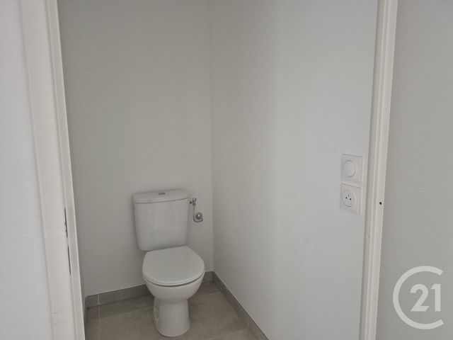 Appartement F3 à louer - 3 pièces - 65.5 m2 - FREJUS - 83 - PROVENCE-ALPES-COTE-D-AZUR - Century 21 Haussmann Immobilier