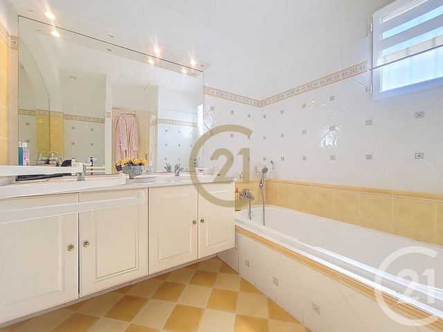 Afficher la photo en grand maison à vendre - 7 pièces - 212.0 m2 - TRANS EN PROVENCE - 83 - PROVENCE-ALPES-COTE-D-AZUR - Century 21 Haussmann Immobilier